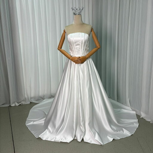 ウエディングドレス ベアトップ 光沢サテン ビスチェタイプ オフホワイト 色直し 結婚式 ロングトレーン ウエディングドレス ベアトップ 光沢サテン ビスチェタイプ オフホワイト 色直し 結婚式 ロングトレーン