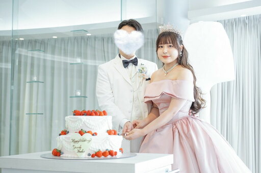 実例写真!カラードレス オフショルダー ピンク紫 ラッフルフリル アシメドレス デザイン感 プリンセスライン 花嫁 実例写真!カラードレス オフショルダー ピンク紫 ラッフルフリル アシメドレス デザイン感 プリンセスライン 花嫁