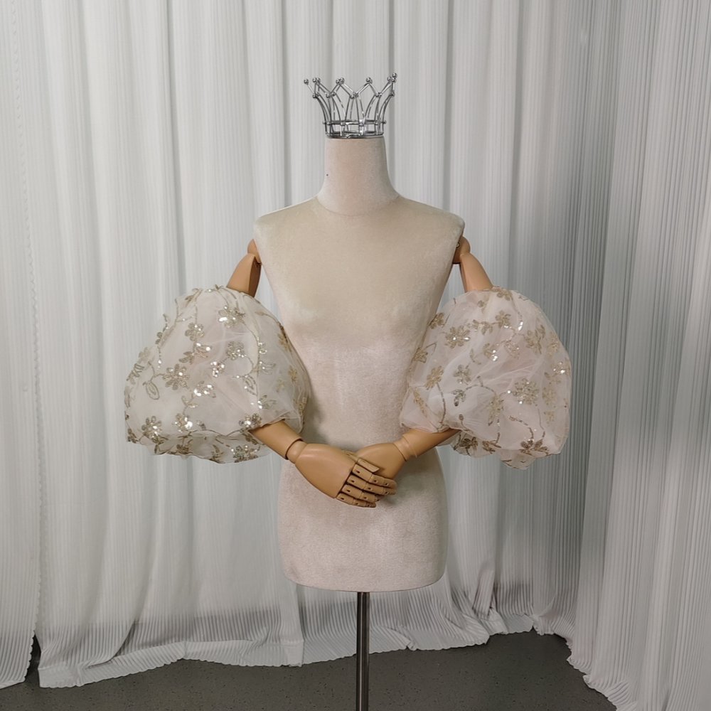 Rakuten - パフスリーブ 薄シャンパン色 キラキラスパンコール レース ストレッチ 花嫁/ウェディングドレス