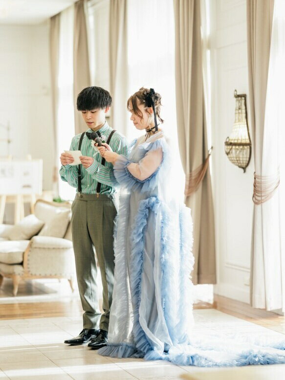 実例写真！カラードレス ツーピース キャミソール ロングトレーン 爽やかで優しいブルー オーガンジー 前撮り 妊婦