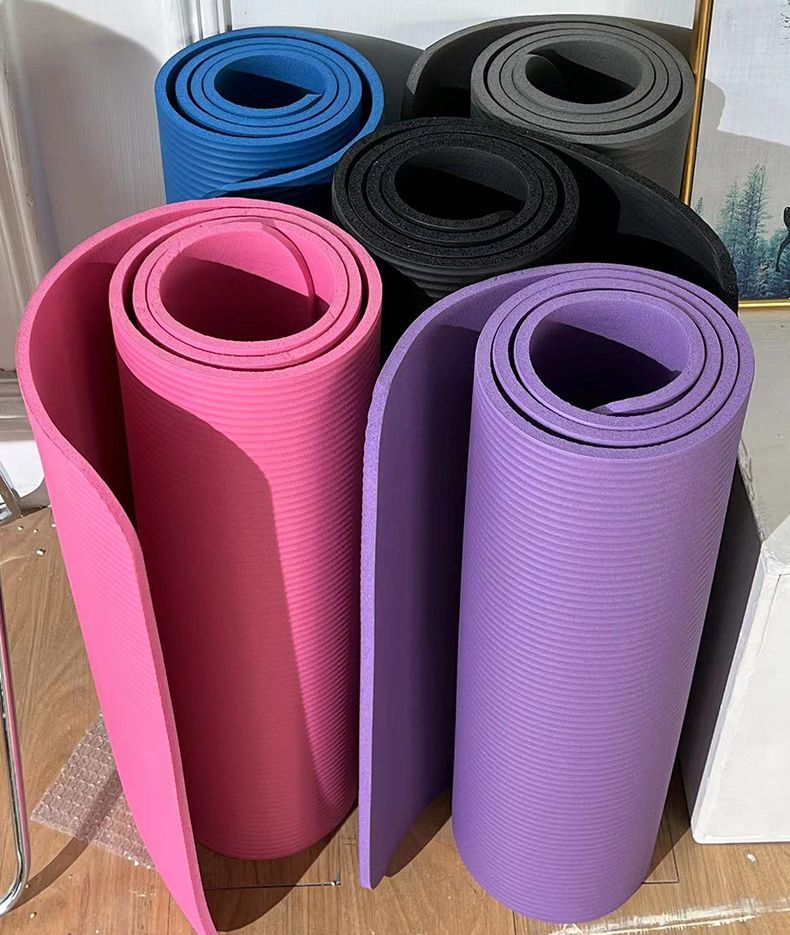 ヨガマット 大判 幅広 大きい 厚手クッション 軽量 滑り止め 無地 エクササイズ フィットネス ピラティ..