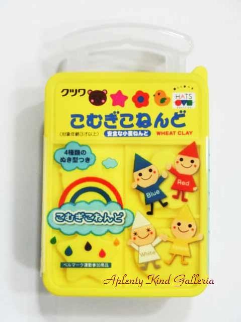 【工作グッズ】クツワ こむぎこねんど 4色セット PT562 ぬき型付き ★小麦粉で出来た優しい粘土/お子様の粘土遊びに小麦粉粘土こむぎねんどキッズに/持ち手付きねんどケース★【3cmメール便不可】