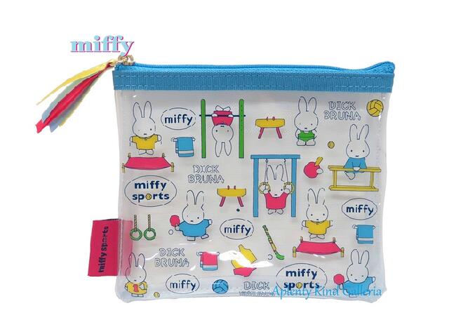 楽天Aplenty Kind Galleria【 miffy グッズ 】 ミッフィー クリア フラットポーチ（S） B柄 MF612B/ 青系 内寸 約12cm×12cm miffy and sports シリーズ みっふぃー Dick Bluna ポーチ クリアタイプ スクエア スポーツ 温泉 旅行 外出 キャンプ コスメ入れ 小物いれ 【3cmメール便OK】