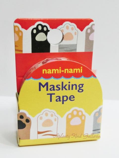 【メーカー完売 在庫限り 】 にくきゅう　ねこ R TM00650　ナミナミ マスキングテープ/ naminami なみなみ マステ 幅15mm 猫 手 にくきゅう ねこちゃん 黒猫 足型デザイン ネコ あしあと柄 肉球柄 三毛猫 Pinebook 【3cmメール便OK】