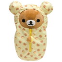 【 Rilakkuma グッズ 】 リラックマ スーパー もちもち 寝袋 ぬいぐるみ (M) MX-70901 りらっくま やわらか 癒し グッズ ギフト プレゼント 触り心地 最高 柔らか 感触 表 すず カステラ柄 裏 イエロー【3cmメール便不可】