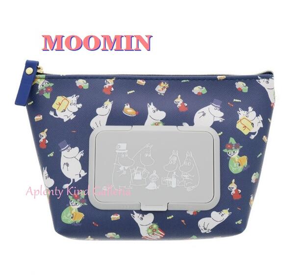 【 MOOMIN グッズ】 ムーミン SEEPO/ シーポ ファミリー S2315041 パパ ママ リトルミイ スナフキン 家族柄 ウェットシート ポケットティッシュ口 付き スリット ポーチ 小物入 コスメポーチ 化粧道具入/ 内側 スライド ファスナー ケース有【3cmメール便不可】