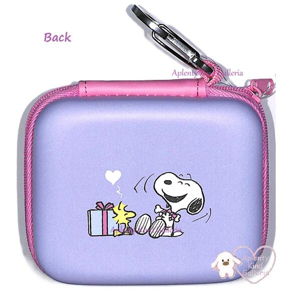 【 Snoopy グッズ 】 スヌーピー ハードカバー ガジェットポーチ S2331799 バイオレット 内 メッシュポケット バンド付き ハードカバーケース ミニケース 小物 PC部品 ミュージック イヤフォン USBなど 収納 便利 カラビナ付き PEANUTS 【3cmメール便不可】 akgshop-10031915 Aplenty Kind Galleria サンプル画像3