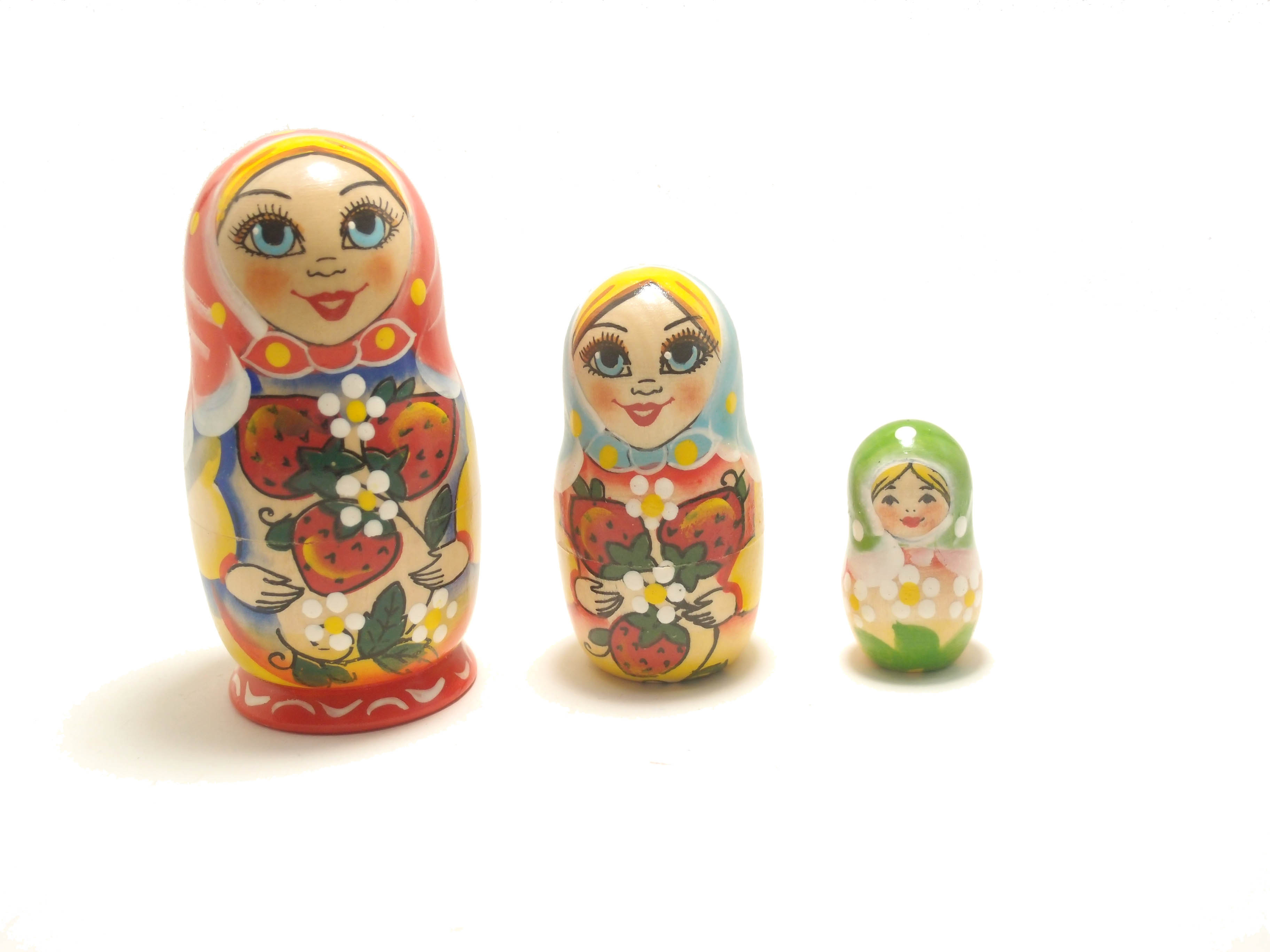 マトリョーシカ 3個組 10cm（いちご） [ロシア製]