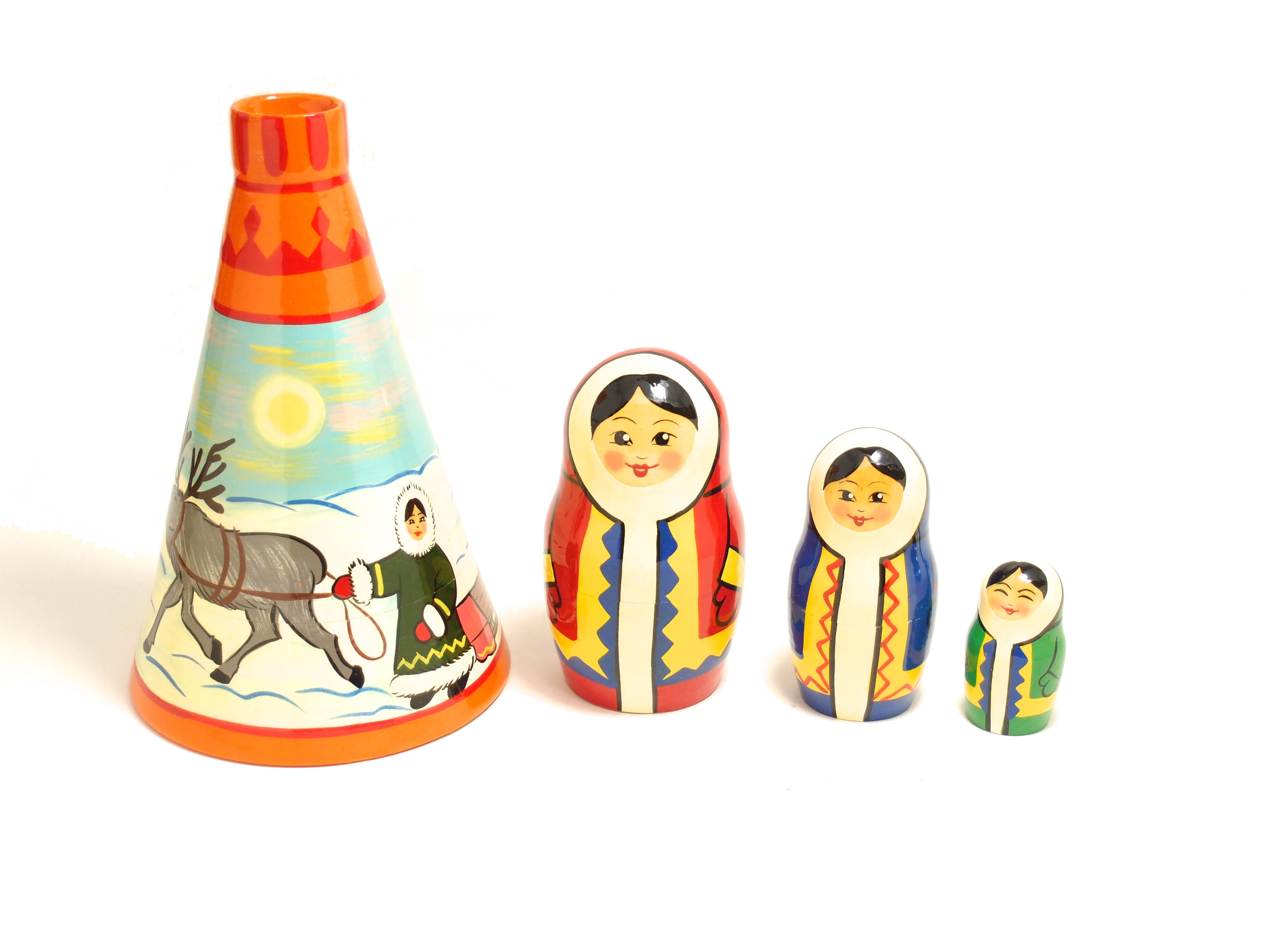 セミョーノフ産 マトリョーシカ 4個組 「チュム (シベリアの少数民族のテント)」 【シベリア 極東ロシ..