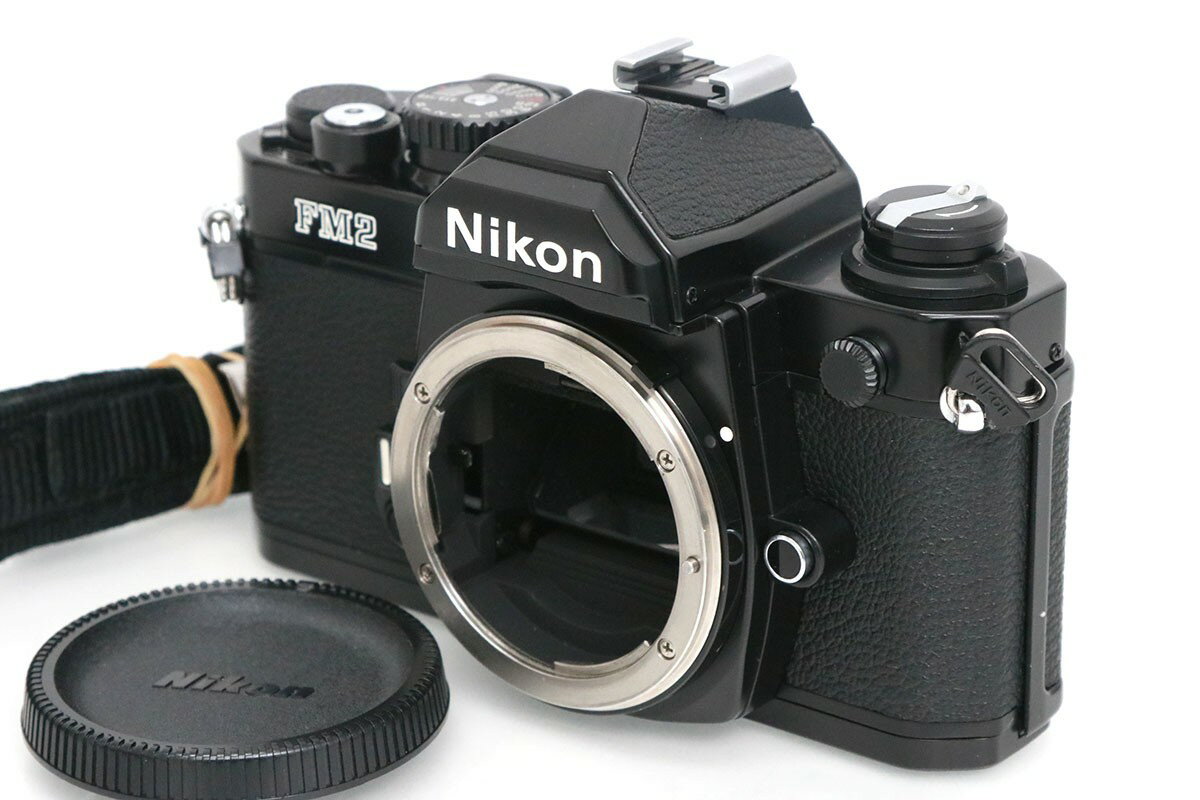 【中古】【美品】ニコン New FM2 ボディ ブラック + MF-16 データバック CA01-M4402-3U3A 35mm 35ミリ MF マニュアル Fマウント ニュー 黒