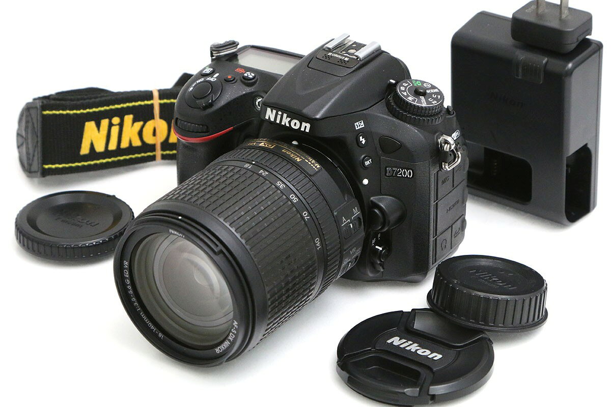 ■商品名 ニコン D7200 18-140 VR レンズキット ■状態 良品 [外観] 概ねきれいな状態ですが、一部スレや傷があります。 [光学] ファインダーやイメージセンサーに異常は無くきれいな状態です。 レンズはチリの混入はありますがくもりやカビなどは無く実用的な状態です。 [動作] 基本動作に異常は無く動作良好です。 [シャッター数] 22,081回 スタッフコメント 使用に伴うスレ・キズがありますが、作動は良好です。 ■付属品 [ボディ] バッテリー：純正品「EN-EL15」1個 充電器 アイピース ボディキャップ [レンズ] フロントキャップ リアキャップ ※付属品について 上記、主要な付属品を記載しております。 画像にあるものが全てとなりますので、詳細は商品写真よりご確認ください。 ■コメント ・中古品のため機器内部に微量なホコリなど混入していることがございます。ご了承ください。 ・シャッター数は汎用ソフトでの確認となり、実数を保証するものではありません。 ・動作チェック等によりシャッター数が増える可能性がございます。 ・一部、テスト用電池・互換品などが付属している場合がございますが、サービス品の為品質の保証はいたし兼ねます。 ・一部メーカー保証書が付属している商品がございますが、中古品のためメーカー保証有効の有無はわかりかねます。