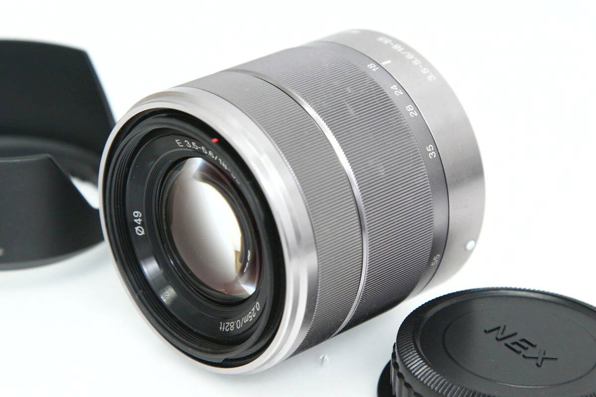 ■商品名 ソニー E18-55mm F3.5-5.6 OSS SEL1855 ■状態 お買い得品 使用感が高く、スレ・キズが多くあります。 前群レンズ端にくもりが発生しております。 現状確認できる症状を記載しております。記載以外の症状が発生する場合がございます。 ■付属品 商品写真に写っているものが全てです。 商品写真よりご確認ください。 ■コメント 当商品は お買い得品 です。 お買い得品は状態や動作の一部に問題がありますが、基本的な使用は可能な状態の商品です。 現状確認できる症状を記載しております。記載以外の症状が発生する場合がございます。 お客様の使用用途に適さない状態である可能性があるため、商品説明をよくご確認の上ご検討ください。 ご不明点がある場合は、ご説明いたしますのでお問い合わせください。