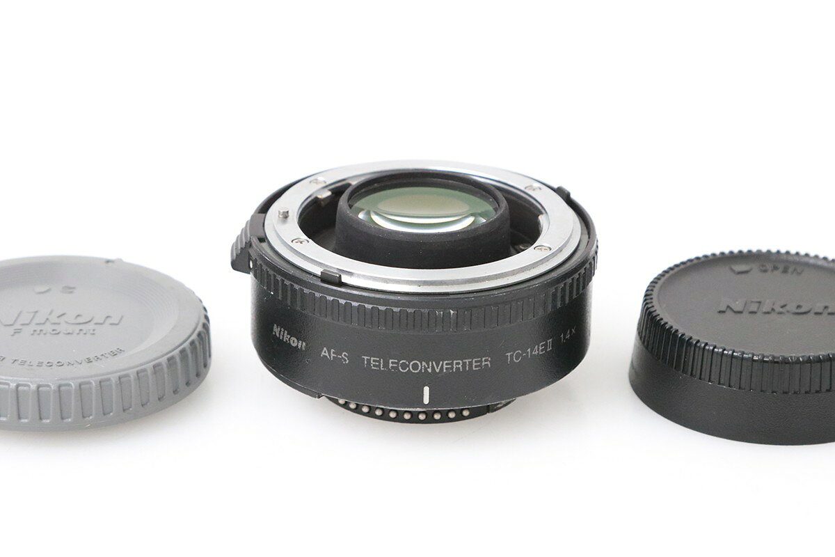■商品名 ニコン AI AF-S Teleconverter TC-14E II ■状態 お買い得品 使用感が高く、キズ・スレが多くあります。 現状確認できる症状を記載しております。記載以外の症状が発生する場合がございます。 ■付属品 商品写真に写っているものが全てです。 商品写真よりご確認ください。 ■コメント 当商品は お買い得品 です。 お買い得品は状態や動作の一部に問題がありますが、基本的な使用は可能な状態の商品です。 現状確認できる症状を記載しております。記載以外の症状が発生する場合がございます。 お客様の使用用途に適さない状態である可能性があるため、商品説明をよくご確認の上ご検討ください。 ご不明点がある場合は、ご説明いたしますのでお問い合わせください。