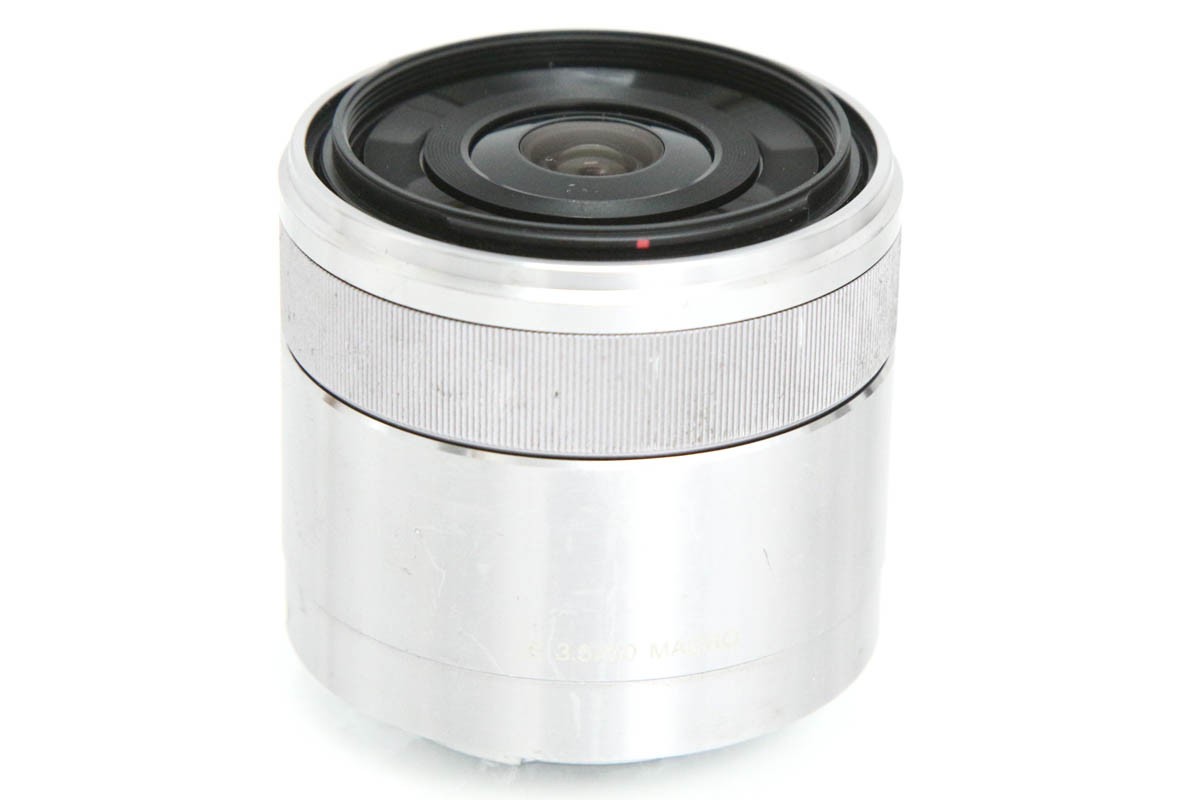 【中古】【お買い得品】ソニー E 30mm F3.5 Macro SEL30M35 CA01-R3550-2B2H SONY Eマウント APS-C 単焦点 マクロレンズ 等倍 中古