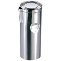 フタ付きの使いやすいウォーターポットです。0.9Lの大容量で、底径φ80mm、重量340gです。18-8ウォーターポット 大（フタ付） 0.9L MR-128