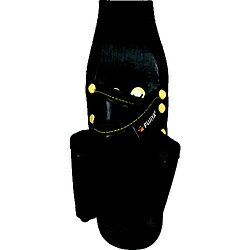 ■撥水性が高いPVC生地で水を弾きます。■泥、ほこりなどで汚れても簡単に拭きとれます。■ニッパなど先端が当たってこすれても破れにくい素材です。■製造時の使用電力の20％を太陽光発電で賄っています。【用途】・工具の収納に。【仕様】・形状： ペンチ・ドライバー2段差し・色： ブラック・ゴールド・幅（mm）： 83・奥行（mm）： 70・高さ（mm）： 260・ベルト通し幅（mm）： 75・ベルト通し幅： 75mm・旧パールシリーズ後継品撥水性が高いPVC生地で水を弾きます。