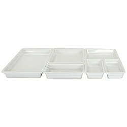 軽くて丈夫なメラミン樹脂製のガストロノームディッシュです。陶器のような美しい見た目で、傷つきにくく耐久性にも優れています。チップの心配も少なく、扱いやすいのが特徴です。サイズは325×175mm、深さ100mmです。オーブンやフードウォーマーでは使用できません。軽くて丈夫なメラミン樹脂製ガストロノームディッシュ。陶器のような美しい見た目で、扱いやすく耐久性にも優れています。