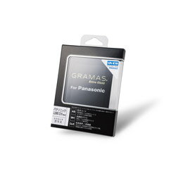 最強クラスの表面硬度（9H）と透明度を誇る、AGC（旭硝子）社製高級 Glass を採用しました。耐摩耗、耐衝撃性能に優れ、カメラバッグ出し入れ時などに発生するスクラッチ傷を防止し、クリアな画面を維持します。防汚加工により指紋などが付着しにくく、拭き取りが容易です。全製品実機を採寸しジャストサイズで仕上げています。エッジ部分は1つ1つ手作業でラウンドエッジ加工を施し、丸みを持たせているため安全性に優れています。貼り付ける際も特殊加工のシリコン糊で位置を合わせて置くだけなので手を煩わせません。また、空気抜けが良いので気泡の混入を防ぎます。輸送時には通常の剥離フィルムの代わりにアクリルボードを使用し、糊の渇きや反りを防止。歪みやひずみのない Glass は、液晶を保護するだけではなく、無色透明のコーティングにより本来の色味を表現し、液晶の厚みを増すことで高級感も向上します。材質：AGC（旭硝子）社製ガラス対応機種：Panasonic LUMIX S1HExtra Glassとは『GRAMAS』がスマートフォンで培った保護ガラスの技術を銀一株式会社の監修の元、ハイエンドデジタルカメラや映像機材に最適化した製品です。ただの液晶を保護するだけのガラスではなく、カメラや映像機材をより便利にお使いいただけるように様々な機能を付加（Extra）したガラスです。