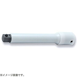 ●インダストリアルソケットを空転可能な樹脂製のプロテクターで覆ったキズ防止ソケット。●対象のボルト/ナットが塗装された化粧面やアルミ/樹脂等の軟質な場所にあり、ボルト/ナットの周辺をキズつけたくない作業に最適なソケットです。●プロテクターはソケット先端までカバーしているため、プロテクターを座面に接触させたまま回転させても中のソケットのみが回転する為、ワーク周辺をキズ付けにくい構造となっています。■品番： 23760-125P.FR■D1（mm）： 22.2 ■ L（mm）： 125 ■重量（g）： 115「Ko-ken」はソケットレンチの専門メーカーとして再良質の工具を常に追求し、ユーザーニーズに応えています。