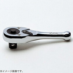 ●「Ko-ken」はソケットレンチの専門メーカーとして再良質の工具を常に追求し、ユーザーニーズに応えています。●小判型ヘッドのラチェットハンドルは、通称カム切替式と呼んでいる左右切替を担う三角形の部品（カム）と連動する2枚のツメでラチェッドギヤを支える構造を採用。この構造はツメとツメを支えるスプリングが左右で独立しているため、ラチェットの動作を軽くすることが可能で、「動作の軽さ」にこだわり作業の最初から最後までラチェット機構が生かせる構造として採用。●その内部構造も長年の改良によりS.O.D.H-System（R）（ソドーシステム）や2段爪等独自の技術を投入し進化を続けています。■品番：3749SB-1/2■D(mm)：34■T(mm)：29■H(mm)：14.4■L(mm)：110■重量(g)：200「Ko-ken」はソケットレンチの専門メーカーとして再良質の工具を常に追求し、ユーザーニーズに応えています。