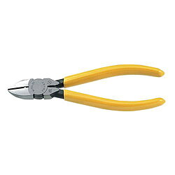 こちらの商品はご購入後の返品をお受けいたしておりません。対応機種、サイズ、種類等、再度お確かめの上お求めください。●線材の皮むき用穴付●刃部は高周波焼入で優れた切れ味■品番：SN-130■呼び寸法：130■切断能力軟線Φ：2mm■切断能力硬線Φ：1.6mm■a：17mm■E：51mm■l：20mm■T：10mm■L：133mm■重量：110g切断にすぐれたニッパー