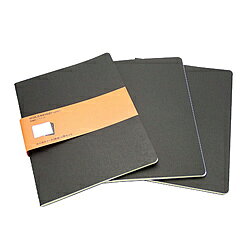 どんな場面でも使える、薄くて軽いカードボード製表紙の3冊セット。あえて見せている糸綴じの糸がアクセントになる。最後の16ページにミシン目が入っているので、打ち合わせ中のアイデアやメモをそのまま人に渡すことができ便利。罫線タイプ横罫線仕様1サイズ：XL（19×26cm）どんな場面でも使える、薄くて軽いカードボード製表紙の3冊セット。あえて見せている糸綴じの糸がアクセントになる。最後の16ページにミシン目が入っているので、打ち合わせ中のアイデアやメモをそのまま人に渡すことができ便利。