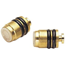 ●入数（個）： 2●R410A、R32用●高圧耐用ニードルパッキンBR＞●HFC耐用ダブルOリング+テフロン面パッキンで3重のもれ対策を施しています。●ハンドルを回してもシャフトパッキンはスライド移動するだけなので、Oリング、テフロン面パッ...