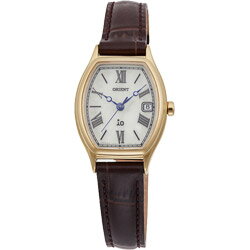 人気の小ぶりなトノ-型ライトチャージウォッチ。6処にローマインデックスを配置したクラシック調のデザイン。駆動方式クオーツ表示方式アナログケースステンレスガラスサファイアクリスタルバンド素材カーフバンド（アジャスト）-精度月差±15秒以内人気の小ぶりなトノ-型ライトチャージウォッチ。