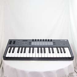 〔中古品〕〔商品ランクA〕〔付属品〕USBケーブル〔メーカー〕NOVATION(ノベーション) 〔ジャンル〕MIDIキーボード・コントローラー 〔特徴1〕FLStudioで音楽を作成するために最適なMIDIキーボードです 〔発売時期〕20220727こちらの商品は、当社各販売サイトでも販売しております。ご注文後に売り切れの際はキャンセルさせていただきます。あらかじめご了承ください。※画像は実際の商品です。ページ下部の商品説明もご確認ください。