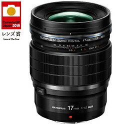 開放F1.2の美しくにじむボケと高い解像性能を高次元で実現した、「M.ZUIKO PRO」シリーズの大口径単焦点レンズ。■美しくにじむボケと高い解像性能を高次元で実現した描写力美しくにじむボケとは、ピント面からアウトフォーカス面にかけてにじむように溶けていき、背景も滑らかに描写され、人物などの主要被写体により一層の立体感を感じさせるボケです。美しくにじむボケを実現するために、ボケを収差レベルで測定する収差測定器を用いています。最先端の顕微鏡開発で培った高精度計測技術によって生み出された超精密収差測定器により、収差を極限まで抑えるレンズ開発だけではなく、美しいボケの質のために最適な収差を残すレンズ開発を実現しています。「M.ZUIKO DIGITAL ED 17mm F1.2 PRO」には新開発のED-DSAレンズを搭載しています。ED-DSAレンズとはED（特殊低分散）レンズとオリンパスが世界に先駆けて量産化に成功したDSAレンズ（※レンズ中央部と周辺部の厚さの比が極めて大きい、大偏肉両面非球面レンズ）の両方の特性を持ち合わせたレンズです。ED-DSAレンズにより、レンズ枚数を大幅に削減し、軽量化に成功しました。さらに、広角レンズで課題となるコマ収差、歪曲収差、画面周辺での色にじみ（倍率色収差）を効果的に補正しています。11群15枚のレンズを効果的に配置することで、高い解像性能を実現しています。また、「M.ZUIKO DIGITAL ED 25mm F1.2 PRO」同様にヌケの良いクリアな描写を実現するコーティング技術「Z Coating Nano」を効果的に使用することで、逆光などの撮影でも、ゴーストやフレアを大幅に軽減します。■高速かつ高精度なAF大口径レンズながら、フォーカシングユニットを軽量にすることで高速かつ静かなピント合わせを実現するMSC（Movie and Still Compatible）機構を採用しています。像面位相差AFはAF光束に制限がないため、「OM-D E-M1 Mark II」との組み合わせではF1.2大口径レンズを装着した場合でも、121点オールクロス像面位相差AFにより被写体を広範囲かつ高精度でピントを合わせられます。プロ写真家からも高い評価を頂いている顔優先・瞳優先AFを使うことで、大口径ならではのボケを活かしたポートレート撮影に威力を発揮します。■小型軽量/防塵防滴・耐低温（-10℃）性能による機動力他社の追随を許さない圧倒的な小型軽量システムを、F1.2大口径単焦点シリーズでも実現しました。全長、最大径をほぼ同サイズにすることで同じ操作性を実現しています。さらにフィルター径を統一することで、NDフィルターやPLフィルター等、同じレンズフィルターが使用可能です。また、F1.2大口径単焦点シリーズは、「M.ZUIKO PRO」シリーズ共通の防塵防滴・耐低温（-10℃）性能を持ち、あらゆる天候時においても撮影することができます。■高い近接撮影能力「M.ZUIKO DIGITAL ED 17mm F1.2 PRO」は最短撮影距離20cm、最大撮影倍率0.15倍（35mm判換算0.3倍）の接写性能で、「M.ZUIKO DIGITAL ED 25mm F1.2 PRO」同様に、トップクラスの近接撮影能力を持ちます。■デザインプロ写真家の要求に応えるユーザビリティを実現しました。前方に配置されたフォーカスリングは、グリップの大きい「OM-D E-M1 Mark II」と組み合わせても快適に操作することができます。L-Fnボタンを緩やかな曲面に配置することでスムーズなアクセスが可能です。また、マニュアルフォーカスクラッチ機構を採用しており、フォーカスリングを手前に引くことで、瞬時にマニュアルフォーカスに切り替えることができます。最大径×全長約 φ68.2×87mmフィルター径62mm本体重量約390g画角65°レンズ構成11群15枚（スーパーEDレンズ1枚、EDレンズ3枚、ED-DSAレンズ1枚、EDAレンズ1枚、スーパーHRレンズ1枚、非球面レンズ1枚）最小絞りF16絞り羽根枚数9枚（円形絞り）焦点距離17mm最短撮影距離0.2m最大撮影倍率（35mm判換算）：0.3倍相当付属品レンズフード（LH-66C）、レンズキャップ（LC-62F）、レンズリアキャップ（LR-2）、レンズケース（LSC-0811）、取扱説明書、保証書開放F1.2の美しくにじむボケと高い解像性能を高次元で実現した、「M.ZUIKO PRO」シリーズの大口径単焦点レンズ。