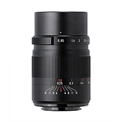 ミラーレス機用の交換レンズ「七工匠 7Artisans 25mm F0.95 ED ブラック」七工匠 7Artisans 25mm F0.95 EDは、開放F値0.95を実現したAPS-Cセンサー対応の準広角レンズです。レンズ構成はHOYA製のEDレンズを3枚使用した9群11枚で、優れた光学設計により各種収差やにじみを軽減しました。開放F値0.95は、被写体を浮き立たせるような大きなボケを生み出し、光量の少ないシーンでも早いシャッタースピードと低いISO感度での撮影を可能にします。外装は金属鏡筒を採用し、各社カメラボディに合うシンプルで落ち着いたデザインとなっています。■特長・大口径F0.95で、大きなボケ表現を可能にし暗所での画質低下を軽減・絞り羽根は13枚で自然なボケ表現が可能・最短撮影距離 0.25mで被写体に寄った撮影が可能・動画撮影に向いたクリック感のない無段階式の絞りリングを採用・質感の高い金属製の鏡筒を採用■仕様 ・対応マウント：フジフイルムX・焦点距離 : 25mm（35mm判換算焦点距離：38mm相当）・フォーカス：MF(マニュアルフォーカス)・レンズ構成 :9群11枚（ED特殊低分散レンズ3枚）・対応撮像画面サイズ：APS-C・絞り:F0.95-F16 / 絞り羽根：13枚・最短撮影距離：0.25m・フィルター径：52mm・サイズ：約Φ62mmx95mm(マウント部除く)・質量：約595g七工匠 7Artisans 25mm F0.95 EDは、開放F値0.95を実現したAPS-Cセンサー対応の準広角レンズです。