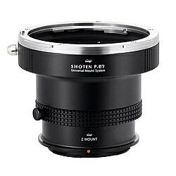 SHOTEN UMSシリーズ 中判レンズ対応マウントアダプターSHOTENのUMSシリーズは、マウント交換システムを採用した新しい発想のマウントアダプターです。ボディ側の専用マウントパーツを交換することで、アダプターを様々なカメラに装着できるようになるため、カメラを新調したり、マウントの異なる複数のカメラを使用する場合でも、高額なアダプターを追加購入することなく機材を有効活用できます。■専用マウントパーツ5種を追加可能（別売）ソニーEマウント / ニコンZマウント / キヤノンRFマウント / 富士フイルムGマウント / Lマウント■特長・マウントパーツを交換することで、各メーカーのミラーレス機に装着可能・マウントパーツを接続する中間マウント（Uマウント）部は、ガタつきなく高い剛性感で接続可能。・アダプター内部は艶消し塗装を施し、内面反射を大幅に抑制・レンズ側に高耐久・高剛性のステンレス製マウントパーツを採用し、高い精度で取り付け可能。・三脚座付き（アルカスイス互換規格）■仕様・対応レンズマウント：ペンタックス67・対応カメラマウント：ニコンZ■マウントアダプター共通の注意事項・必ずしもすべての互換性を保証するものではありません。・レンズの個体差、経年変化や損傷による形状の変化等、状態によっては使用できない場合があります。レンズの装着につきましては、お客様ご自身の責任でご使用ください。・生産ロットによりマウントアダプターの仕様・デザインが写真と異なる場合があります。SHOTENのUMSシリーズは、マウント交換システムを採用した新しい発想のマウントアダプターです。ボディ側の専用マウントパーツを交換することで、アダプターを様々なカメラに装着できるようになるため、カメラを新調したり、マウントの異なる複数のカメラを使用する場合でも、高額なアダプターを追加購入することなく機材を有効活用できます。