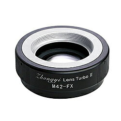 Lens Turbo II M42-FXは、M42マウントレンズを富士フイルムXマウントカメラボディに装着するためのフォーカルレデューサーレンズ搭載マウントアダプターです。高品質な3群4枚のレデューサー（縮小光学系）レンズ搭載により、焦点距離を0.726倍（※）に縮小します。これにより、APS-C機でもレンズ本来の画角（ほぼフルサイズ）での撮影が可能になります。また、フォーカルレデューサーレンズの集光効果で、F値が1段分明るくなり、シャッタースピードを稼げるのも特徴の一つです。※）参考値・50mmレンズに使用する場合：50mm×1.5（APS-C焦点倍率）×0.726（Lens Turbo焦点倍率）=55mm画角相当・35mmレンズに使用する場合：35mm×1.5（APS-C焦点倍率）×0.726（Lens Turbo焦点倍率）=38mm画角相当【仕様】装着可能レンズ：M42マウントレンズ　※アダプター側面のネジを緩めにすることで、レンズの指標を真上に調整できます。対応機種：富士フイルムXマウントカメラ　※X-Pro3は、ボディのレンズ取り外しボタンと干渉するため装着できません。対応撮像画面サイズ：APS-C外形寸法：直径64mm／全長30mm質量：約160g【備考】・ご使用時にはカメラの「メニュー」-「レンズなしレリーズ」を「ON」にしてください。・撮影モード設定はA（絞り優先）モードまたはM(マニュアル）モードをご使用ください。・フォーカスはMFとなります。【注意事項】後玉の大きなレンズはマウントアダプターと干渉する可能性があります。M42マウントレンズ - 富士フイルムXマウント フォーカルレデューサーアダプター