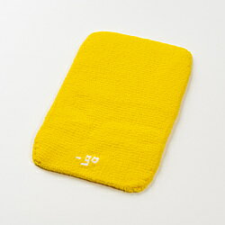 _go square W for camera-lens Sは、小型のズームレンズや単焦点レンズにピッタリのサイズです。仕様1サイズ：横10.5cm × 縦17cm※製品の特性上、サイズは多少前後します。仕様2素材：ポリエステル99％、ポリウレタン1％仕様3収納の目安：小型のズームレンズや単焦点レンズなど収納レンズ例：SONY FE 24-70mm F2.8 GM II小型のズームレンズや単焦点レンズにピッタリサイズの_go（アンドゴー）、「_go square W for camera-lens S」