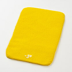 _go square W for camera-lens Mは、中型のズームレンズや単焦点レンズにピッタリのサイズです。仕様1サイズ：横13.5cm × 縦20cm※製品の特性上、サイズは多少前後します。仕様2素材：ポリエステル99％、ポリウレタン1％仕様3収納の目安：中型のズームレンズや単焦点レンズなど収納レンズ例：SONY FE 24-70mm F2.8 GM II中型のズームレンズや単焦点レンズにピッタリサイズの_go（アンドゴー）、「_go square W for camera-lens M」