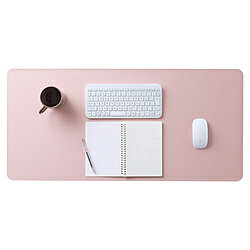 気分に合わせて色を変更できるリバーシブルタイプ！ノートパソコンやマウスはもちろん、キーボードやスマートフォン、手帳も余裕をもって置ける大きさのデスクマットです。マウスやパソコンによる傷を防ぎ、デスクをきれいに保つことが可能。パソコン周辺一帯をマウスパッドとして使えるので、操作範囲が広い方でも快適にマウスを動かせます。■大きなデスクマットノートパソコンやマウスはもちろん、キーボードやスマートフォン、手帳も余裕をもって置ける大きさのデスクマットです。■パソコン周辺一帯をマウスパッドとしてパソコン周辺一帯をマウスパッドとして使えるので、操作範囲が広い方でも快適にマウスを動かせます。■水拭き可能なソフトレザー生地しっとりとした手触りの、質感の良いソフトレザー生地を採用。傷や汚れに強く、水拭きも可能です。■インテリアに馴染む色合い、気分に合わせて色を変えられるリバーシブルタイプインテリアに馴染みやすい落ち着いた色合いで、お部屋の雰囲気や気分に合わせて表と裏で色を変えられるリバーシブルタイプです。■デスクをきれいに保てるマウスやパソコンによる傷を防ぎ、デスクをきれいに保つことができます。■適度な操作感マウスが滑りすぎず、適度な操作感を実現しています。■すべての読み込み形式マウスに対応BlueLEDマウス、レーザーマウス、光学式マウスなどすべての読み込み形式のマウスに対応しています。※マウスの仕様や個体差により一部正常に動作しない場合があります。■自社環境認定基準を1つ以上満たし、『THINK ECOLOGY』マークを表示した製品です。「THINK ECOLOGY」マークは、 従来よりも“より環境負荷が少ない”製品であることを示すシンボルとして制定しています。エレコムグループでは、その対象となる製品をより多くつくり、マーク表示を行い、 積極的にお客様に選んでいただけるよう努力を続けて参ります。・環境保全に取り組み、製品の包装容器が紙・ダンボール・ポリ袋のみで構成されている製品です。材質PVCレザー表面材質レザー本体サイズ900x430x1.7mm]仕様1■サイズ：幅900mm×奥行430mm×高さ1.7mm■材質：合成皮革■カラー：ピンク×ピンク気分に合わせて色を変更できるリバーシブルタイプ！ノートパソコンやマウスはもちろん、キーボードやスマートフォン、手帳も余裕をもって置ける大きさのデスクマットです。マウスやパソコンによる傷を防ぎ、デスクをきれいに保つことが可能。パソコン周辺一帯をマウスパッドとして使えるので、操作範囲が広い方でも快適にマウスを動かせます。