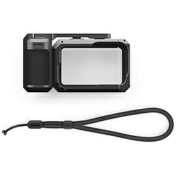 GoPro MISSION 1シリーズがコンパクトカメラに早変わり。軽量で手に心地よくフィットするグリップです。カチッとはめ込むだけ。街の風景やコンサート、ロードトリップのPOVを、臨場感たっぷりに手持ち撮影できます。フレームとシャッター部分にコールドシューマウントを備え、さまざまなアクセサリーを利用可能。コンパクトカメラに早変わりさせる、エルゴノミックグリップ。一眼レフのような安心感のあるホールドを実現。