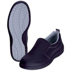 画像はイメージの場合があります。あらかじめご了承ください。耐磨耗性、耐油性、軽量性、衝撃吸収性に優れた快適なワークシューズです。26cmで260gと軽量で、幅広EEE設計により、長時間履いても疲れにくい履き心地を実現しています。抗菌仕様です...