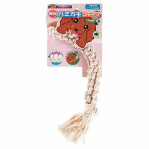 ・コットン糸のロープを編み込んだおもちゃ。 くわえやすいスティック型。・「編みあみロープ」の編み目に歯が食い込むたびに歯をみがき汚れを取る。・糸をぎゅっと縒ったコットンロープ玩具とちがい、編み目にゆとりがあり歯が根元までよく食い込む。・引っぱりっこ遊びもできる。・小型犬用。長さ約29cm。【材質】コットン【本体サイズ】幅23mm×高さ290mm×奥行23mm【適応種】全成長期【原産国または製造地】バングラデシュ【諸注意】・誤飲を防ぐために破損具合を確認し、状況によっては新しいものと交換してください。・用途、及び対象を必ずお守りください。・商品パッケージ等の「取扱説明書」等の記載事項を必ずお読みください。【広告文責】ハーマンズ株式会社03-3526-5222【製造販売元】ドギーマンハヤシ【生産国】バングラデシュ【商品区分】デンタル玩具