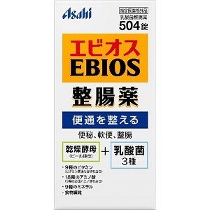 エビオス整腸薬は、3種の乳酸菌（ビフィズス菌、フェカリス菌、アシドフィルス菌）が腸内環境を整え、乾燥酵母が乳酸菌の発育促進に効果を発揮します。エビオスブランドの特長でもある乾燥酵母は、ビール醸造に使うビール酵母を乾燥したもので、乳酸菌の増殖に必要な栄養成分（ビタミンB1・B2・B6、アミノ酸、核酸、食物繊維等）を含んでおり、乳酸菌の発育促進に効果を発揮します。【効能・効果】整腸（便通を整える）便秘腹部膨満感軟便【使用上の注意】次の人は服用前に医師、薬剤師又は登録販売者に相談してください。・医師の治療を受けている人。次の場合は服用を中止し、添付文書をもって、医師、薬剤師又は登録販売者に相談してください。・1カ月位服用しても症状の改善が見られない場合【成分（15歳以上の1日量（18錠）中の成分）】ビフィズス菌：40mgラクトミン(フェカリス菌)：40mgラクトミン(アシドフィルス菌)：40mg乾燥酵母：2025mgチアミン硝化物(硝酸チアミン）：1.125mgリボフラビン(ビタミンB2)：2.25mg・添加物として乳糖水和物、ステアリン酸Mg、無水ケイ酸を含有。※本製剤は味・色・においに多少の変動がある場合もありますが、服用に差し支えありません。【用法・用量】1日3回、食後に服用してください。15歳以上：1回6錠11歳以上15歳未満：1回4錠8歳以上11歳未満：1回3錠5歳以上8歳未満：1回2錠5歳未満の乳幼児：服用しないでください※定められた用法及び用量を厳守してください。※小児に服用させる場合には、保護者の指導監督のもとに服用させてください。※本剤は（錠剤をのどにつまらせてはいけませんので）5歳未満の乳幼児に服用させないでください。【広告文責】ハーマンズ株式会社03-3526-5222【製造販売元】アサヒグループ食品【生産国】日本【商品区分】指定医薬部外品