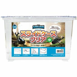 昆虫飼育に便利なスライド式プラケースです。観察しやすいオールクリア—設計。コバエが入りにくく換気の良い通気孔。スライド開閉でメンテナンスがラクラク。ロック付きで生体の脱走を防止。重ね置き設計で多頭飼いの収納に便利。【材質】PS【本体サイズ】幅300×奥行190×高さ190mm【耐熱温度】耐熱温度(フタ、容器):75℃耐冷温度(フタ、容器):-15℃【使用方法】・みがき粉、またはタワシなどを使用するとキズがつくことがあります。・シンナー、ベンジンなどの薬品やその他の消毒液は、製品が変質する恐れがありますので使用しないでください。【原産国または製造地】中国【諸注意】・本品は昆虫や小型水棲動物用の飼育用品です。他の目的には使用しないでください。・ケースを移動させる場合は、必ずケース本体の底を持って移動してください。フタを持って移動すると、フタが外れて落下し、人やペットがケガをする恐れがあります。・火気や暖房器具のそばに置いたり、熱湯をかけたりしないでください。火災、人やペットのヤケド、製品の変形の原因となる場合があります。・直射日光の当たる所には置かないでください。生体が死んだり、プラケース本体が変形するばかりではなく、レンズ作用による火災の恐れがあります。・重ねて使用する場合、2個程度をお勧めします。たくさん重ねてしまうと転倒落下の恐れがあります。・生体や飼育用品にさわった後は、よく手を洗ってください。・国内の生態系を壊さないためにも、外国産の生体を放したり、逃したりしないよう、十分に注意してください。【広告文責】ハーマンズ株式会社03-3526-5222【製造販売元】株式会社マルカン【商品区分】昆虫用品ペットフード(食品)賞味(消費)期限について最新の賞味(消費)期限でのお届けが出来るように、ご注文分を都度メーカーや問屋から最新在庫を取寄せし出荷しています。賞味(消費)期限のお問い合わせや指定はこのような都合上お受け致しかねております。また商品によってはメーカーにより期限の設定が無い場合がございます。