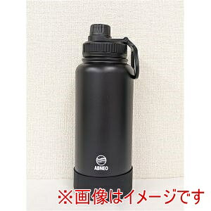 真空二重断熱構造により高い保冷性能を実現したステンレス製携帯用まほうびんです。暑い環境でも飲み物の冷たさを長時間キープし快適な水分補給をサポートします。持ちやすいリング付き飲み口は片手でも扱いやすく、スポーツやアウトドアなど動きの多いシーンでもスムーズに飲める使い勝手の良さが魅力です。傷に強いパウダー塗装を施し、日常使いからレジャーまでタフに活躍し、美しい外観を長く保てる耐久性を備えています。底面には衝撃を吸収するシリコーンゴムを搭載し、落下時のダメージを軽減。持ち運び時の不安を抑え、安心して使える堅牢な設計が特徴です。大きめの氷も入れやすい広口タイプで、飲み物をしっかり冷やしたいときにも便利。お手入れしやすく衛生的に使える点もユーザーに好評です。6時間後でも10℃以下を保つ保冷効力を備え、長時間の外出やスポーツシーンでも冷たさをキープする頼れるダイレクトボトルです。※保冷効力とは、室温20℃±2℃において、製品に水をキャップユニット下端まで満たし縦置きにした状態で水が4℃±1℃の時から6時間、放置した場合におけるその温度です。仕様パッケージサイズ:(約)幅100×奥行100×高さ265mmサイズ:(約)直径93×265mm重量:(約)465g容量:1.0L材質:本体/ステンレス鋼、フタ/ポリプロピレン、パッキン/シリコーンゴム保冷効力:10℃以下(6時間)生産国:中国製こちらの商品は、メーカーでの長期欠品や生産終了を理由に、ご注文をキャンセルさせて頂く場合がございますので、あらかじめご了承願います。
