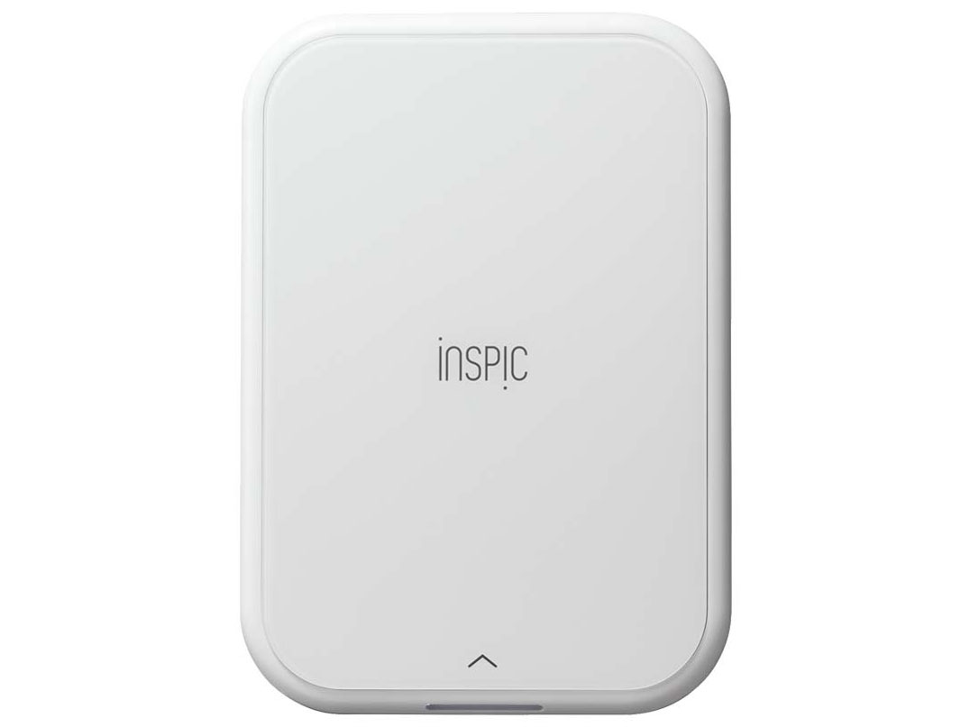 ■手のひらサイズで可愛いデザイン 手のひらにおさまる可愛いサイズ感で、バッテリー内蔵。気軽に持ち運べるので、家の中の好きな場所や外出先など、様々な場面でプリントを楽しむことができます。 ■インク交換不要の専用シール紙 Zero InkR Technology(※)を採用し、インクカートリッジを使わずにフルカラー印刷が可能です。プリントに必要な色は専用フォトペーパーに埋め込まれています。 専用フォトペーパーはシール紙になっているので、プリントした写真はそのまま保存するだけでなく、好きなものに貼ることができます。切り貼りすることで、手帳やノートに写真付きの記録を残したり、スマホやパソコンなど身の回りの物をデコレーションしたり、手紙やラッピングに写真を添えたり等、自分なりのアレンジを楽しむことができます。 専用フォトペーパーは長方形の通常タイプと、丸形タイプの2種類。組み合わせて使用することでアレンジの幅が広がります。 ※Zero InkR Technology は、米国Zink Holdings LLC.の開発技術です。 ■スマホから簡単に楽しくプリント スマホとBluetooth で接続し、専用アプリ「Canon Mini Print」を使って3ステップの直感的な操作でプリントできます。最大8分割のコラージュやサークルレイアウトなど、様々なレイアウト印刷を楽しめるほか、スタンプやフレーム、フィルターなどの加工も可能です。 “PV-223”は313×512dpiに印刷解像度が向上しました。また、充電時間を最短約45分(※)に短縮しました。インターフェースにはUSB Type-Cを採用し、より便利に使うことができます。 ※ フル充電、10〜40℃のとき。急速充電にはUSB PD対応または5V 2.25A以上のUSB充電器が必要です。パソコンなどのUSBポートでは十分な電力が得られない場合があります。 詳しい仕様は メーカーホームページ でご確認ください。全国送料無料（沖縄・離島等を除く）