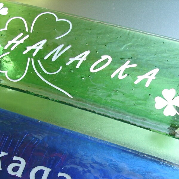 期間限定送料無料 表札 おしゃれ 緑ガラスにクローバーがおしゃれ ガラス表札 洋風 戸建ネーム プレート 表札 オシャレ アイアン 売れ筋 Brianhornback Com