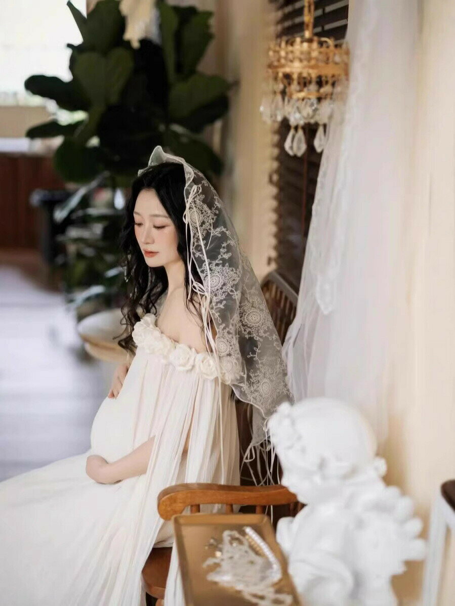 マタニティフォト 衣装 ドレス プリーツ オフショルダー 花モチーフ ロング 白 妊...