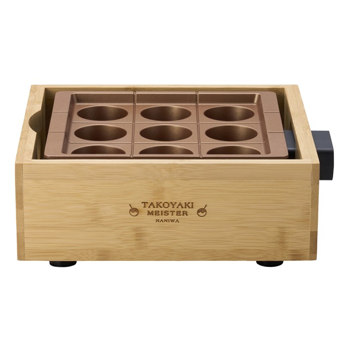 ■1〜2人にちょうどいい、ハーフサイズの9穴。■これまでの家庭用たこ焼き器の不満点を解消すべく本場・大阪の家電メーカーが、本気でこだわり抜いて開発した「たこ焼き器」。■焼きムラを抑え、革新的な焼き方技法で返し技いらず。誰でも簡単に職人級の美味しいたこ焼きが焼けることに感動!します。■こだわりの大玉。従来比1.5倍の大きさ、食べごたえ、美味しさも。■焼きやすさへのこだわり。ホール深さ150%UP。生地を溢れさせない革新的焼き技法を確立。■直火のような高火力。1000Wの高火力+独自ヒーター配置で、瞬時に焼きあげます。■四隅もムラなく焼ける。プレート温度差を改善し、焼きムラを減らしました。■本体サイズ:幅約280×奥行約225×高さ約106mm■本体重量:約1.9kg■電源:AC100V 50/60Hz■消費電力:1,000W■1回あたり電気代:約7.8円(1kw/h=31円)調理時間15分で算出■穴直径:46mm■プレート:チタンコートプレート(串ガイド付き)■電源コード長さ:約1.4m■付属品:たこ焼きの作り方、竹串(10本)■商品の特長・仕様に関する詳細はメーカーホームページでもご覧頂けます。アピックス たこ焼き器 9穴 感動たこ焼きマイスター ハーフ ATM-809-BB バンブー 大玉46mm 高火力1000W 家庭用たこ焼き器 1〜2人 プレート丸洗いOK タコ焼き 蛸焼き■送料区分：80サイズ