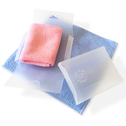 ◆商品名：ミディアム おしぼりかんけい 開くとそのままトレー (2, クリアピンク&クリアーブルー)おしぼりは、レンジであったか、冷蔵庫でひんやり！スリムな形でお弁当にぴったり！　約112×85×25mmケース：ポリプロピレン（耐熱110℃、耐冷0℃）、日本製抗菌防臭加工おしぼり：綿100%（20cm×20cm）、中国製保冷剤は付属しておりません。おしぼりかんけいは、あなたとおしぼりの新しい関係を創ります。 ケースがトレーに早変わり！開くとそのままトレーになります。スリム／ 軽量で、携帯し易い形状／ サイズ 。洗って繰り返し使えるので、使い捨てゴミを減らせます 。