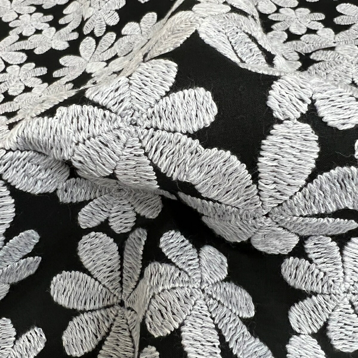花引き揃え刺繍 エンブロイダリー 花柄 ローン生地 10cm単位 可愛い シンプル おし...