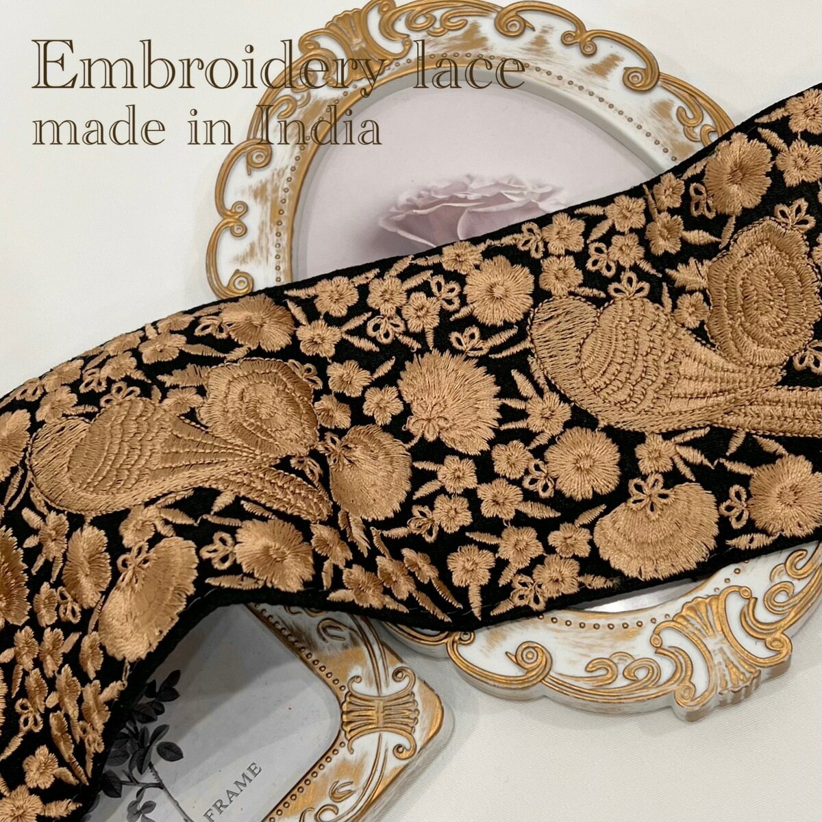 ★期間限定20％OFF! 9月4日20時〜11日1時59分まで★ 【10cm単位】 インド刺繍リボン ショルダーストラップ レース スパンコール 生地 刺繍 チロリアン テープ 花柄 ハンドメイド 素材 雑貨 ファブリック アジアン 幅6.5cmのサムネイル