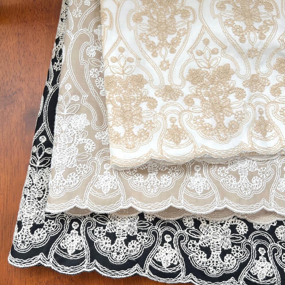 【期間限定P5倍実施中！】 スカラップレース 生地 ローン 刺繍 オーナメント柄 10cm単位